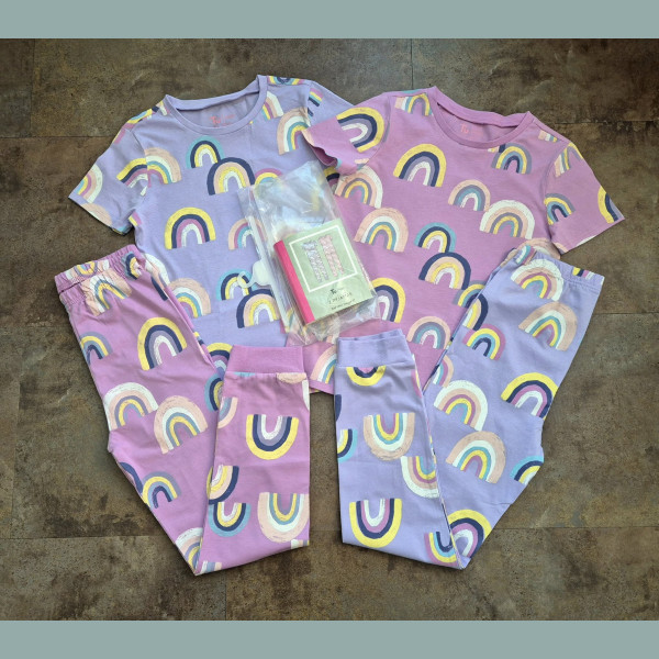 TU Mädchen Set 2 Schlafanzüge Pyjamas Regenbogen kurzarm lila rosa bunt neu 