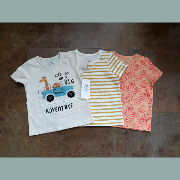F&F Jungen Set 3 T-Shirts Tops kurzarm Giraffe Löwe Safari coral gelb beige